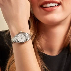 SEIKO Montre Classique Blanc cadran argenté fond blanc bracelet acier gris Online