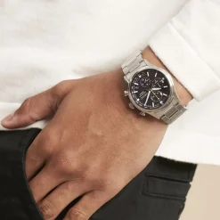 SEIKO Montre Sport Noir cadran argenté fond noir bracelet acier argenté Discount