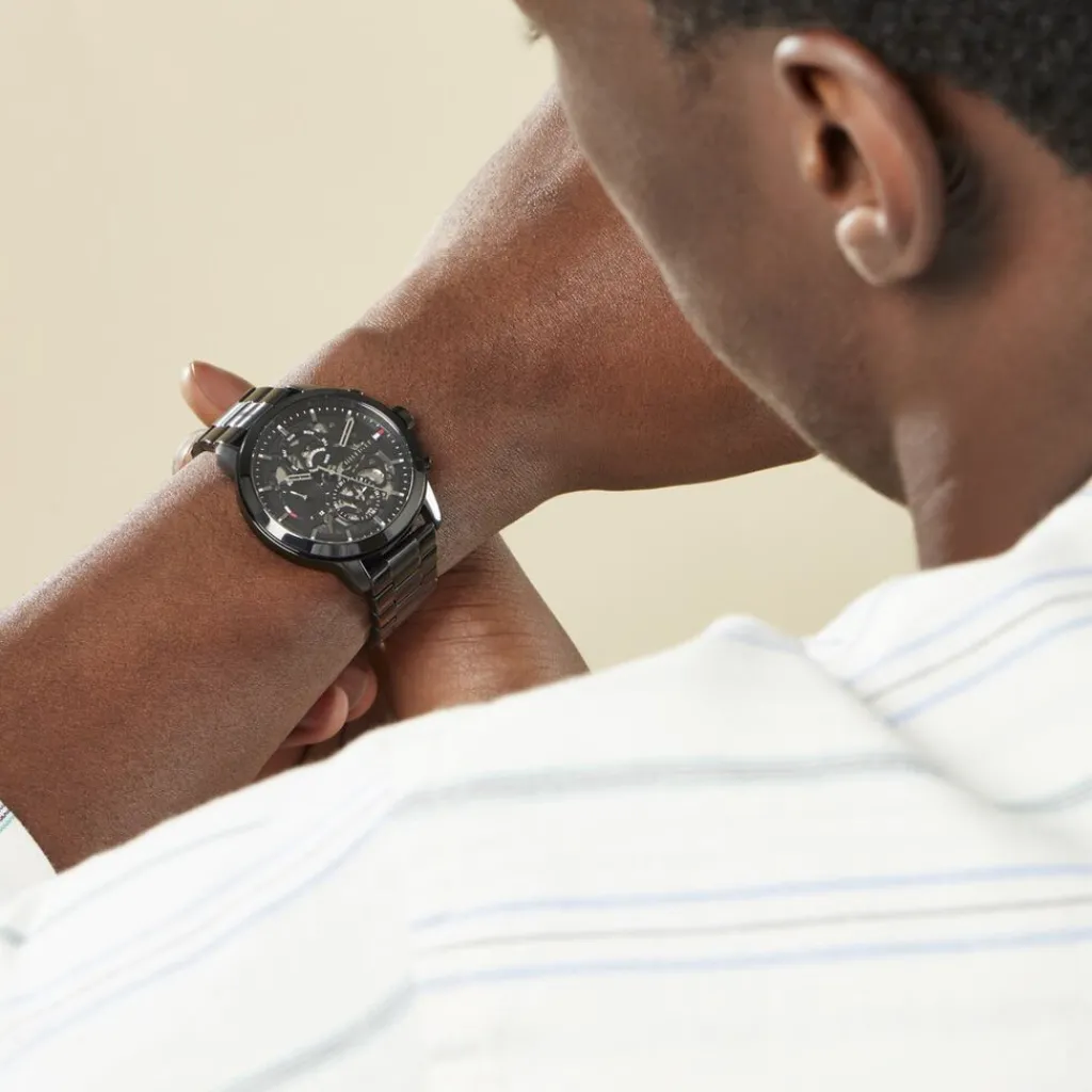 TOMMY HILFIGER Montre Henry Noir cadran noir fond noir bracelet acier noir Discount