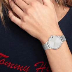 TOMMY HILFIGER Montre Pippa Blanc cadran argenté fond blanc bracelet acier argenté New