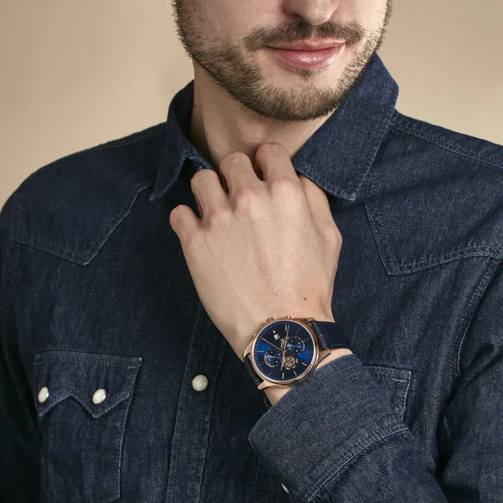 TOMMY HILFIGER Montre Weston Bleu cadran rose fond bleu bracelet cuir bleu New