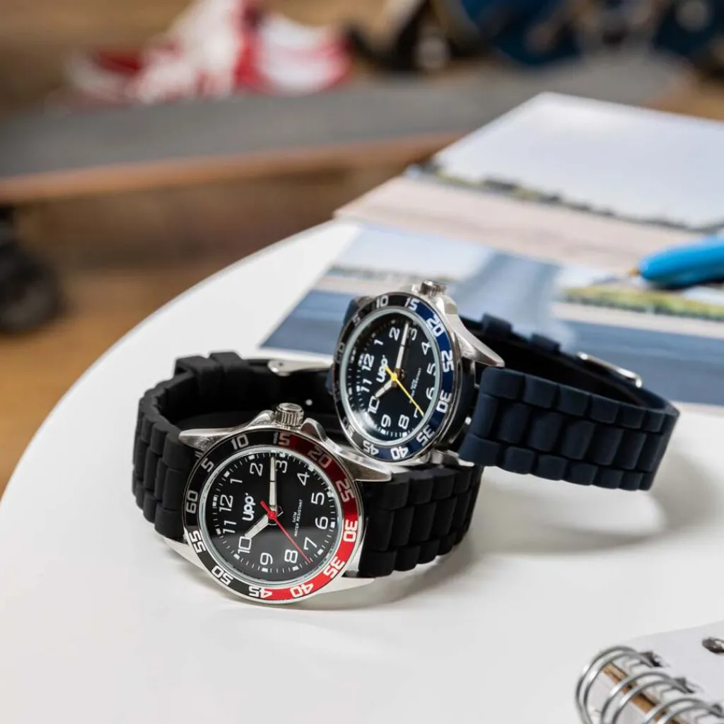 UPP Montre Axel Noir Et Rouge cadran argenté fond noir bracelet silicone noire New