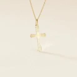 Histoire d'Or Pendentif Benny Croix Ciselee Or Jaune Sale